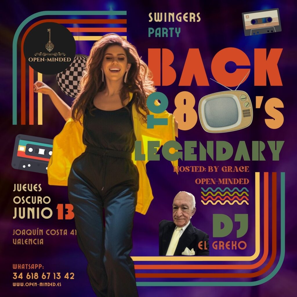 Mujer bailando en una fiesta temática de los años 80 en OPEN-MINDED Valencia, con DJ El Greko y una atmósfera vibrante