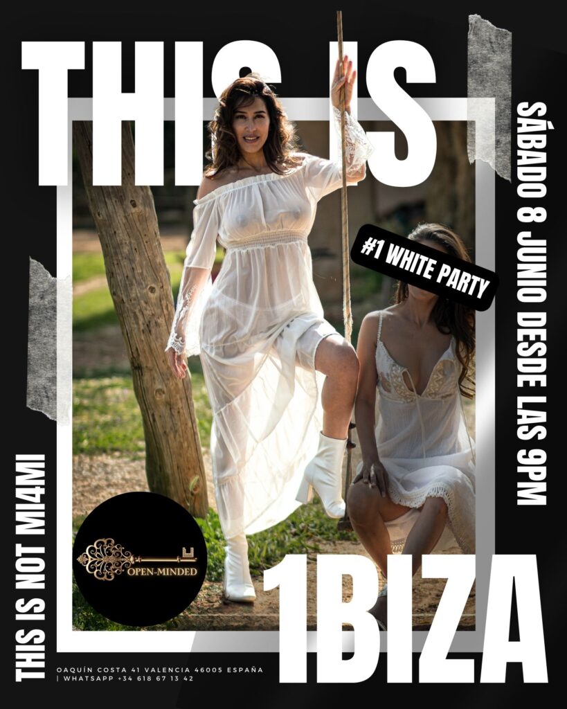 Dos mujeres en vestidos blancos disfrutando de la fiesta 1BIZA en Valencia